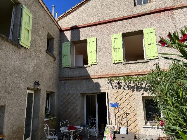 Haus zu verkaufen in RABASTENS 81800 Tarn Frankreich. Haus mit einem Grundstück von 161 qm. Anordnung: 2 Räume, 2 Badezimmer und eine Wohnfläche von 130 qm....