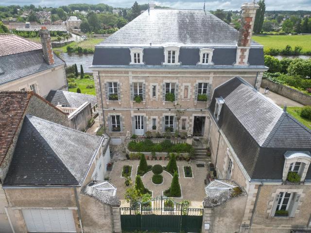 Ferienhaus/Pension zu verkaufen in SAINT-SAVIN 86310 Vienne Frankreich. Prächtiges Stadthaus aus dem 18. Jahrhundert am Fluss Gartempe. EXKLUSIV BEI BEAUX VILLAGES! Eine Gelegenheit, ein großes und einzigartiges Haus in der alten Stadt Saint Savin in der französischen ...