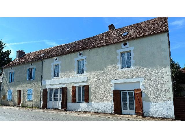 Ferienhaus/Pension zu verkaufen in COULONGES 86290 Vienne Frankreich. Großes Einfamilienhaus mit Einkommenspotenzial. Dieses große, gut ausgestattete Haus liegt in einem beliebten Dorf, in dem jeden Monat ein erfolgreicher Markt stattfindet. Die derzeitigen Eigentüme...