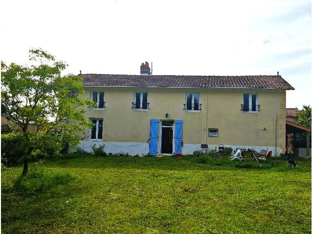 House for sale AVAILLES-LIMOUZINE 86460 Vienne Poitou-Charentes France: Farmhouse, outbuildings and 4000m² of land near popular village. Located on the outskirts of the popular village of Availles Limouzine, in a small hamlet, is this substantial farmhouse with 4000m² o...