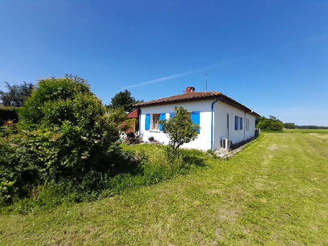 Haus&nbsp;zu verkaufen in&nbsp;MONESTIER 24240 Dordogne Frankreich. Bungalow mit Pool in einem hübschen Dörfchen. Dies ist ein ansprechendes Dorfhaus in einem 3500 m² großen Garten mit einem schönen Swimmingpool und einer Garage. Die Unterkunft besteht aus 3 Schl...