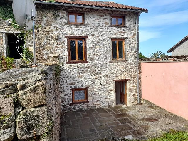 House for sale LA PÉRUSE 16270 Charente Poitou-Charentes France: Lovely detached village house with garden and private walled courtyard. This modernised three-bedroom house sits on the outskirts of a charming village, offering convenient access to local amenities. ...