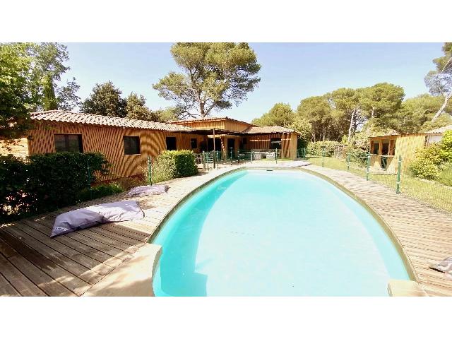 Maison &agrave; vendre &agrave;&nbsp;LA ROQUE-D’ANTHÉRON 13640 Bouches-du-Rhône Provence Alpes Côte d'Azur France: MAISON CONTEMPORAINE DE 2008 6 PIÈCES DE 146M² AVEC JARDIN, DOUBLE GARAGE ET PISCINE. Située en position dominante avec vue sur le Luberon, dans un quartier calme, à 3 minutes en voiture du centre...