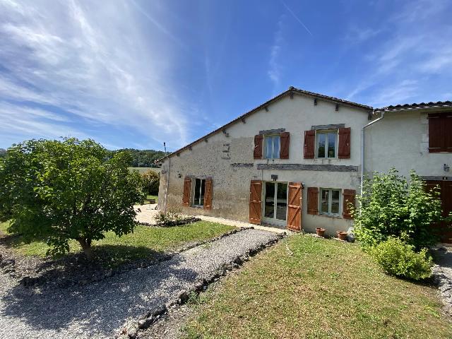 House for sale MONTIGNAC-LE-COQ 16390 Charente Poitou-Charentes France: Beautiful Holiday Home with Panoramic Views & Shared Pool. This charming holiday home offers the perfect blend of comfort, relaxation, and breathtaking countryside views. A spacious terrace wraps arou...