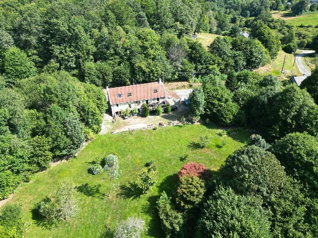 House&nbsp;for sale&nbsp;DOMPS 87120 Haute-Vienne Limousin France: A country house that feels like you are living in the woods. In a wonderful countryside location is this fully renovated detached house sitting a position which from the back, feels like you are livin...