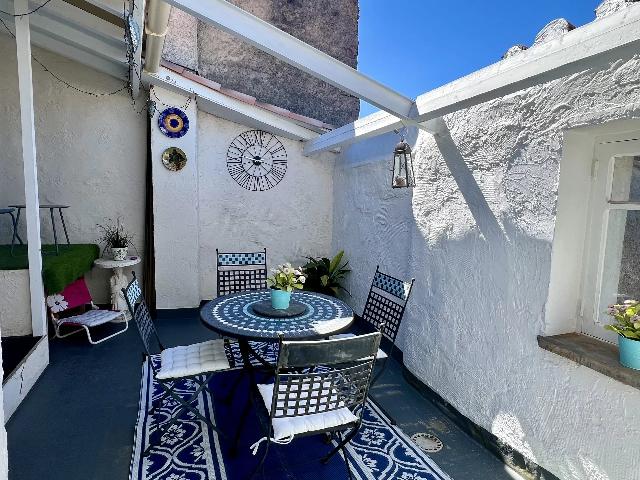 Haus&nbsp;zu verkaufen in&nbsp;LIMOUX 11300 Aude Frankreich. Haus mit einem Grundstück von 245 qm. Anordnung: 4 Räume, 3 Schlafzimmer, 2 Badezimmer und eine Wohnfläche von 100 qm. Heizung auf Elektrizität....