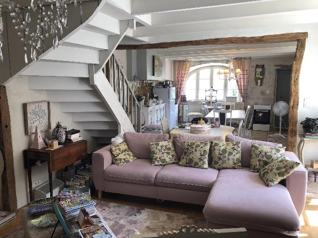 Huis te koop in&nbsp;TOUFFAILLES 82190 Tarn-et-Garonne Midi-Pyrénées Frankrijk: Karaktervolle cottage in lieflijk dorp. Deze lieflijke stenen cottage vol karakter en persoonlijkheid ligt in een mooi dorp, omringd door het platteland, en heeft een geweldige, gezellige keuken/eetka...