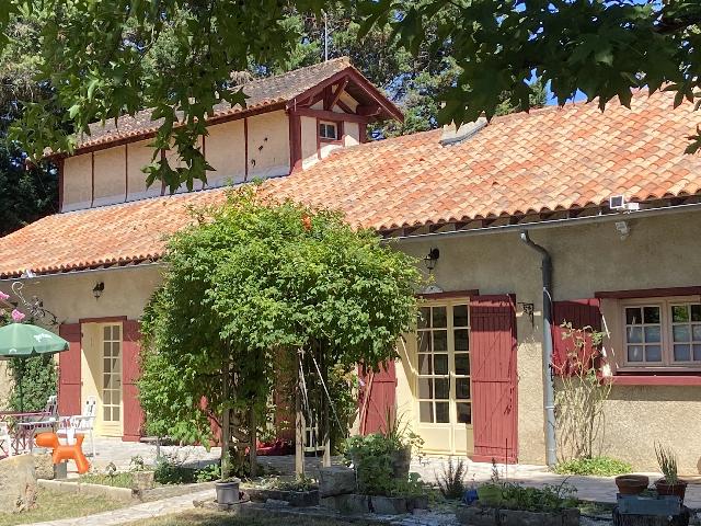 House&nbsp;for sale&nbsp;BERGERAC 24100 Dordogne Aquitaine France: Secret 5-Bedroom property, minutes from Bergerac. Escape to your secret paradise very close to Bergerac with this fascinating 5-bedroom house, set within its own secluded park of over one hectare. Thi...