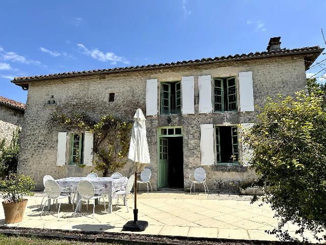 House for sale CHALAIS 16210 Charente Poitou-Charentes France: Pretty country house with guest cottage and swimming pool. Pretty country house with guest cottage (possible gite business - subject to necessary permissions)and swimming pool. Located at the end of a...