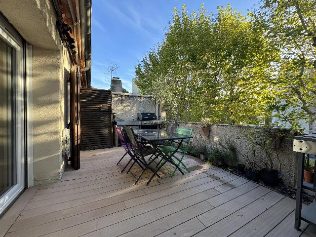 Appartment &agrave; vendre &agrave;&nbsp;AIX-EN-PROVENCE 13080 Bouches-du-Rhône Provence Alpes Côte d'Azur France: Appartement 3 pièces avec terrasse et garage à Aix-en-Provence. Proche du centre ville d'Aix en Provence, dans une résidence fermée, appartement duplex de type 3/4 de 78m² (66.47m² carrez). Au 1...