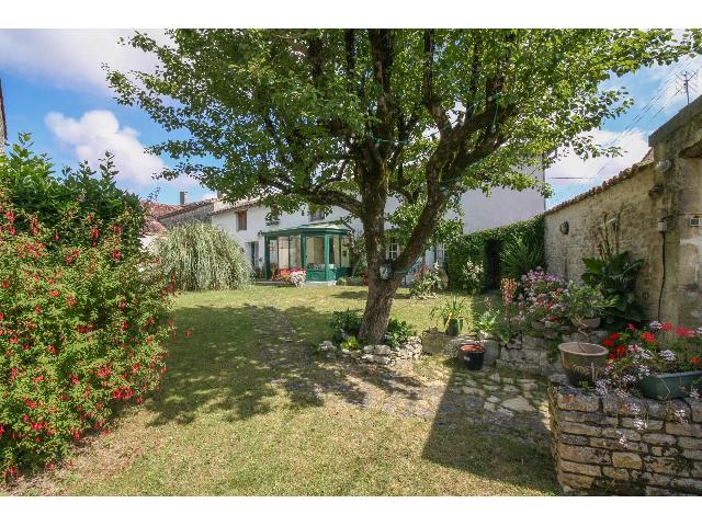 House&nbsp;for sale&nbsp;BEAUVAIS-SUR-MATHA 17490 Charente-Maritime Poitou-Charentes France: Spacious village house with pool and courtyard garden. EXCLUSIVE TO BEAUX VILLAGES! This lovely stone house offers over 350m2 of habitable accommodation and is the heart of the village. Recently updat...