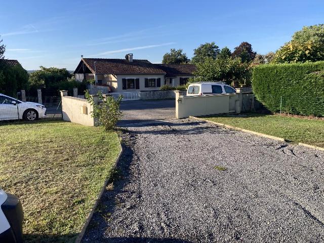 Haus&nbsp;zu verkaufen in&nbsp;LAPRADE 16390 Charente Frankreich. Modernes Haus in der Nähe von Aubeterre sur Dronne. Dieses Anwesen wurde um 2010 gebaut und besteht aus: Eingangshalle, Küche/Esszimmer, WC, zwei Schlafzimmern und Duschraum.<br />
<br />
Im ersten Stock: ein...