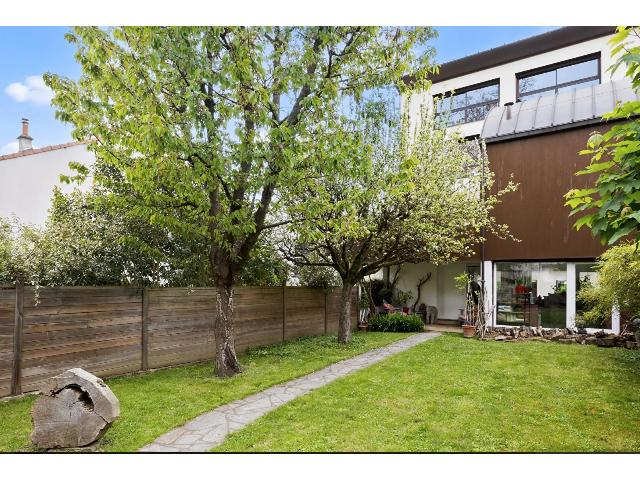 Huis te koop in MEUDON 92190 Hauts-de-Seine Ile de France France: PRACHTIG ARCHITECT-ONTWORPEN HUIS MET TUIN - 7 KAMERS - MEUDON. Gelegen in het groen, op een steenworp afstand van het bos, zal dit prachtige familiehuis u zeker een gevoel van welzijn en sereniteit g...