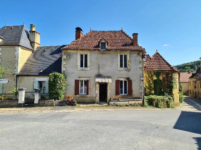 House&nbsp;for sale&nbsp;SARLAT-LA-CANÉDA 24200 Dordogne Aquitaine France: Town house project for renovation in the heart of Daglan near to Sarlat. House to renovate in the pleasant village of Daglan, a favourite haunt of many artists, in Périgord Noir, not far from the Cé...