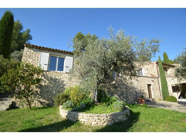 Huis te koop in GORDES 84220 Vaucluse Provence Alpes Côte d'Azur France: Prestigieus pand in Gordes, in het hart van de Luberon. Ontdek dit uitzonderlijke, smaakvol gerenoveerde pand, ideaal gelegen op slechts een steenworp afstand van het charmante dorp Gordes, een van de...