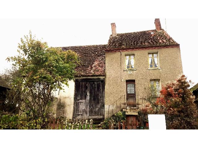 Haus&nbsp;zu verkaufen in&nbsp;DUN-LE-PALESTEL 23800 Creuse Frankreich. Dorfhaus zum Renovieren. In der Nähe des Vallée des Peintres mit seinen schönen Dörfern Crozant und Fresselines sowie dem Wassersportzentrum Eguzon wartet dieses Steinhaus mit seiner großen Scheu...