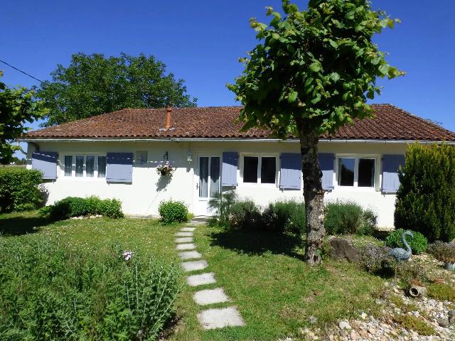 Gites-Chambres-d-hotes te koop in&nbsp;FESTALEMPS 24410 Dordogne Aquitaine Frankrijk: Twee vrijstaande huizen (met zakelijk potentieel) gelegen in meer dan 4000 m2 aan tuinen. EXCLUSIEF BIJ BEAUX VILLAGES! We zijn verheugd om u twee onafhankelijke panden te kunnen presenteren op een te...