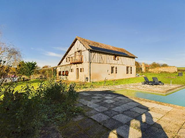 Haus&nbsp;zu verkaufen in&nbsp;MARCIAC 32230 Gers Frankreich. Charmantes renoviertes Landhaus mit Pool und großem Grundstück – in der Nähe von Marciac. Dieses atemberaubende renovierte Landhaus liegt ideal, nur 3 km von Marciac entfernt und verbindet rustik...