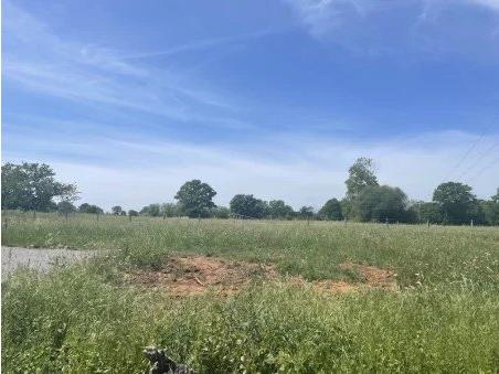 Land&nbsp;for sale&nbsp;CHAILLAC 36310 Indre Centre France: Building plot, services connected, planning in place. This lovely building plot is situated in the lively little town of Chaillac where there is a selection of small shops and services as well as a lo...