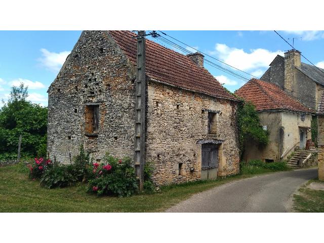 Haus&nbsp;zu verkaufen in&nbsp;SALVIAC 46340 Lot Frankreich. Perfekt gelegenes Haus, das renoviert werden muss. Schönes Haus in einem hübschen Weiler, das renoviert werden muss. Mit etwas Fantasie besteht die Möglichkeit, das Haus in 3-4 Schlafzimmer umzubau...