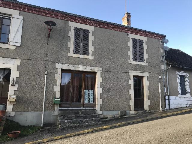 Maison &agrave; vendre &agrave;&nbsp;COULONGES 86290 Vienne Poitou-Charentes France: Maison de Village. Maison de village mitoyenne qui se trouve dans le village de Coulonges a quelques minutes de la ville St Benoit du Sault avec tous les commerces, vingt minutes de Montmorillon et un...