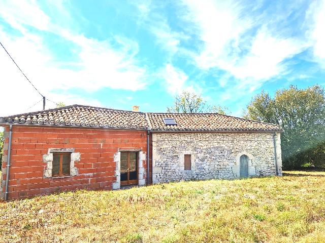 House&nbsp;for sale&nbsp;MONTAIGU-DE-QUERCY 82150 Tarn-et-Garonne Midi-Pyrénées France: Part renovated stone house. Come and discover this half-stone, half-brick house currently being renovated. Work has been done on the roof and roof frame (subject to verification by future purchaser); ...