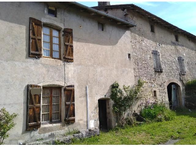 Huis te koop in&nbsp;SAINT-HILAIRE-LE-CHÂTEAU 23250 Creuse Limousin Frankrijk: Een renovatieproject! Cottage, schuur, tuin en veld dat naar een beek leidt. Renovatieproject (onder voorbehoud van de benodigde vergunningen) in het hart van Creuse, halverwege Bourganeuf en Aubusson...