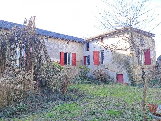 Maison &agrave; vendre &agrave;&nbsp;TONNEINS 47400 Lot-et-Garonne Aquitaine France: Demeure historique du XIIIème siècle – à finir de rénover. Amoureux d’histoire et de caractère, découvrez cette magnifique bâtisse en U du XIIIème siècle, autrefois propriété de Jean Po...