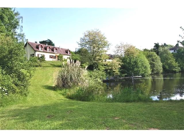 House&nbsp;for sale&nbsp;CHAMPNIERS-ET-REILHAC 24360 Dordogne Aquitaine France: Beautiful family home with its own private fishing lake. A rare opportunity to purchase a spacious four bedroom three bathroom property with a two acre lake close to a pretty village with a popoular b...
