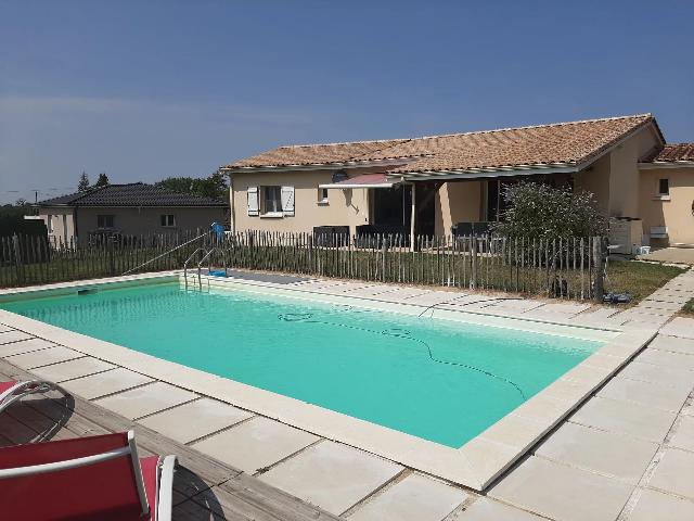 Huis te koop in&nbsp;VANXAINS 24600 Dordogne Aquitaine Frankrijk: Onberispelijk pand met zwembad dichtbij alle voorzieningen. EXCLUSIEF BIJ BEAUX VILLAGES! Gelegen op korte afstand van het dorp Vanxains en op slechts 8 km van de bruisende marktstad Riberac, ligt dit...