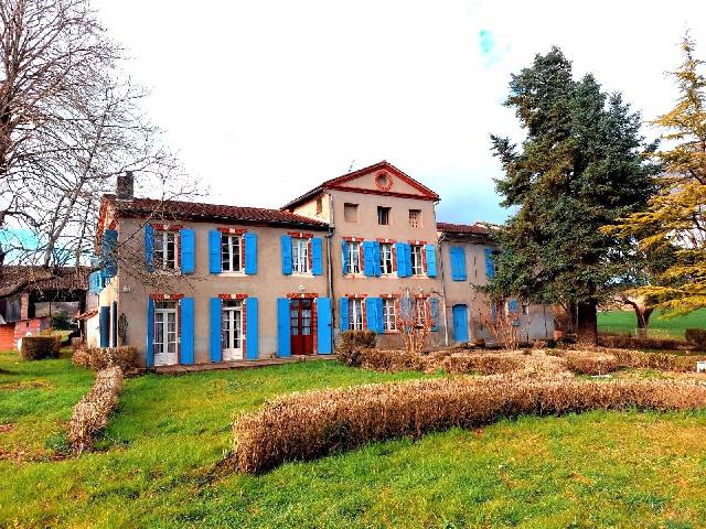 House for sale ALBI 81000 Tarn Midi-Pyrénées France: Manor house for renovation - Albi outskirts. Discover this magnificent manor house to renovate, nestled in a peaceful green setting with century-old trees on a generous plot of 3346 m² (with the poss...