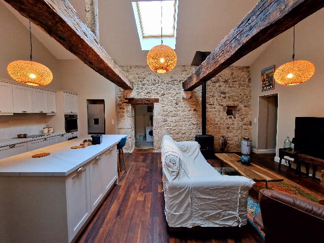 House&nbsp;for sale&nbsp;EYMET 24500 Dordogne Aquitaine France: Charming 3/4-Bedroom Farmhouse with Barns in Eymet. Nestled on the outskirts of the village, this delightful farmhouse is just a short distance from Eymet, offering easy access to the town's amenities...