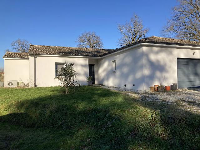 House&nbsp;for sale&nbsp;POMPAIRE 79200 Deux-Sèvres Poitou-Charentes France: Lovely 5-bedroom house with pool. EXCLUSIVE TO BEAUX VILLAGES! On the west side of town, in a quiet residential area, with views of the pool and lush countryside, is this spacious, one-level, 5 bedroo...