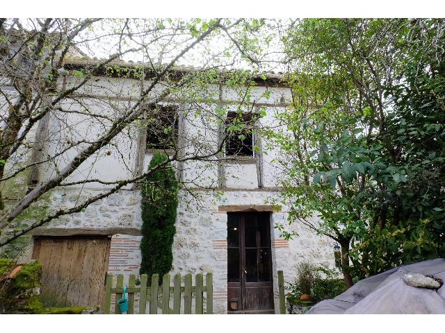 Huis te koop in&nbsp;VILLENEUVE-SUR-LOT 47300 Lot-et-Garonne Aquitaine Frankrijk: Stenen huis met karakter in de buurt van Villeneuve Sur Lot. Ga terug in de tijd met deze betoverende 200 jaar oude stenen boerderij, genesteld in het serene platteland op slechts 20 minuten van Ville...
