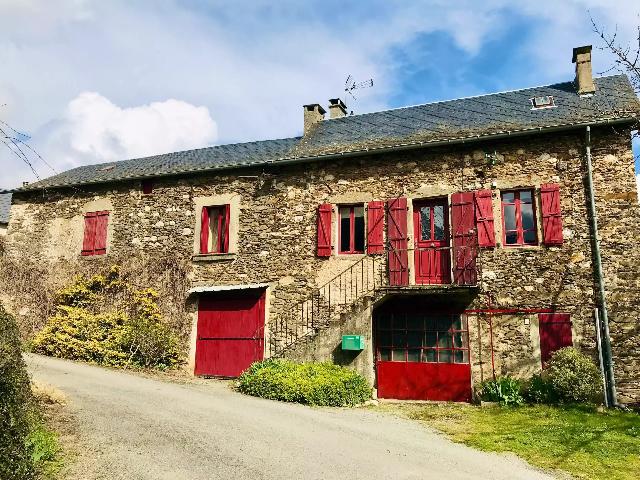 Huis te koop in LA SALVETAT-PEYRALÈS 12440 Aveyron Midi-Pyrénées France: Charmant stenen pand. EXCLUSIEF VOOR BEAUX VILLAGES! Een perfecte mix van traditioneel karakter en modern comfort. Met 2 ruime slaapkamers, een grote tuin en een uitnodigende veranda is dit een ideaal...