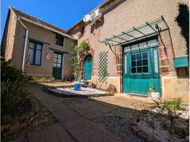 House&nbsp;for sale&nbsp;CHAILLAC 36310 Indre Centre France: Delightful, characterful family home in the heart of the Indre (36). This recently renovated 3-bedroom property is situated in the centre of Chaillac, a friendly village. <br />
<br />
The ground floor features...