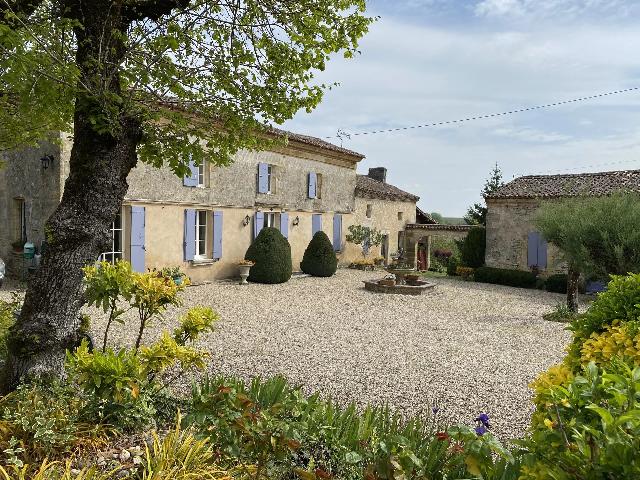 House for sale SAINTE-COLOMBE 33350 Gironde Aquitaine France: 4-bedroom manor house with outbuildings. This stone property is set in a peaceful location with uninterrupted views over the surrounding countryside and vineyards, 4 km from all amenities and just 11 ...
