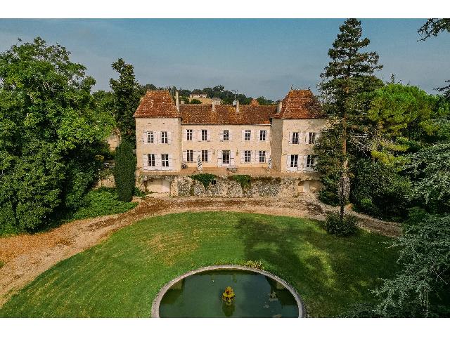 House&nbsp;for sale&nbsp;CONDOM 32100 Gers Midi-Pyrénées France: Prestigious Château in picturesque Gers. An historic gem in the heart of the French countryside. <br />
<br />
Step into timeless elegance with this exceptional château, ideally located just north of Condom, ...