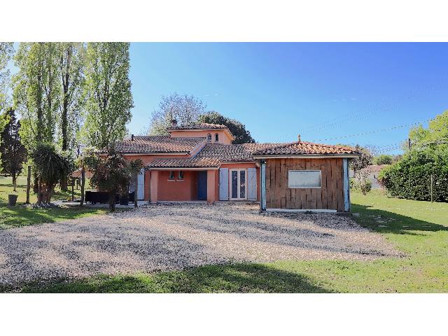 Haus&nbsp;zu verkaufen in&nbsp;SAINT-AIGULIN 17360 Charente-Maritime Frankreich. Schönes 4-Zimmer-Haus in ruhiger Lage! Entdecken Sie dieses schöne und komfortable 4-Zimmer-Haus in einem Wohngebiet, nur wenige Minuten von allen Annehmlichkeiten entfernt. Es liegt zentral auf ein...