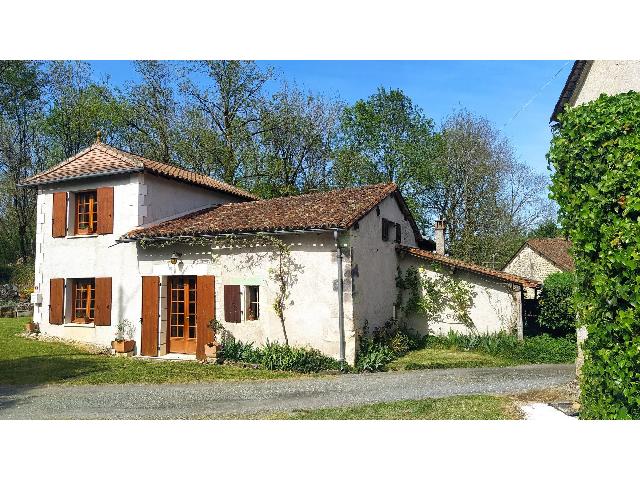 Maison &agrave; vendre &agrave;&nbsp;CELLES 24600 Dordogne Aquitaine France: A voir absolument! EN EXCLUSIVITÉ! Dans un hameau calme à 5 minutes de Verteillac, se situe cette jolie petite maison avec grand séjour-salle à manger, cuisine, salle d'eau avec WC et à l'étage ...
