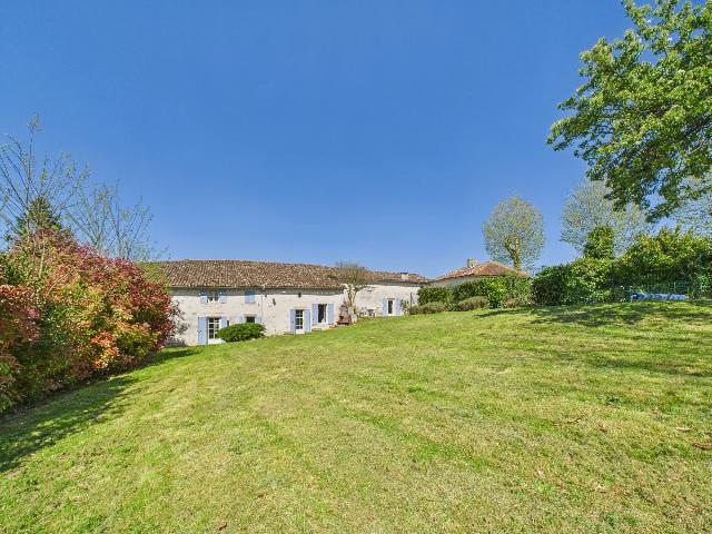 House for sale BROSSAC 16480 Charente Poitou-Charentes France: Charming 17th-Century Village House with Pool and Breathtaking Views. EXCLUSIVE TO BEAUX VILLAGES! We are delighted to present this stunning stone house, full of character and nestled in the heart of ...