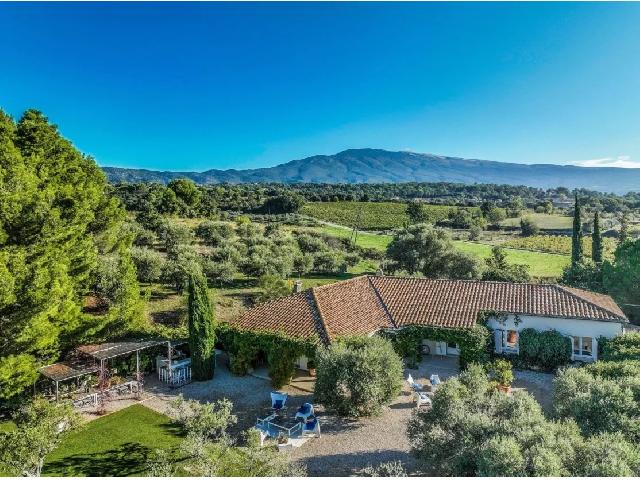 Huis te koop in SAINT-PIERRE-DE-VASSOLS 84330 Vaucluse Provence Alpes Côte d'Azur France: Uitzonderlijke woning met panoramisch uitzicht. Ideaal gelegen tussen Crillon-le-Brave en Saint-Pierre-de-Vassols, biedt deze elegante woning circa 180 m² woonoppervlakte in een werkelijk uitzonderli...