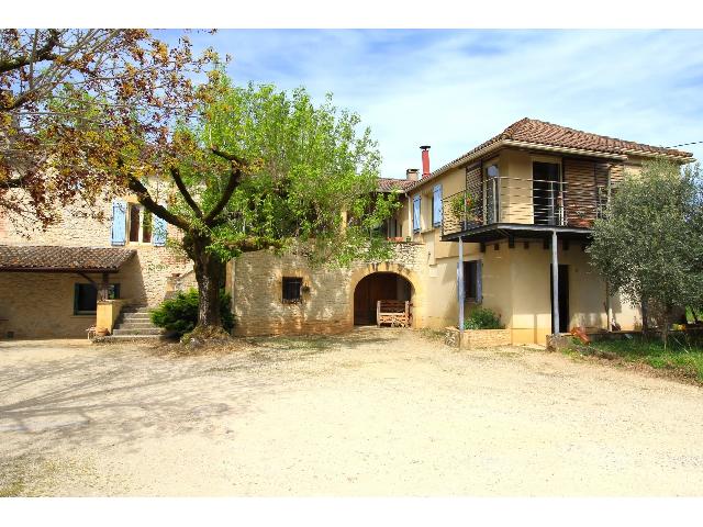 Agrarisch-bedrijf te koop in&nbsp;PRAYSSAC 46220 Lot Midi-Pyrénées Frankrijk: Prachtig wijndomein vlakbij Prayssac. Gelegen in het hart van de Cahors wijnstreek, kom en ontdek dit charmante landgoed, momenteel geëxploiteerd als wijngaard, met vele mogelijkheden.<br />
<br />
Het landgoe...