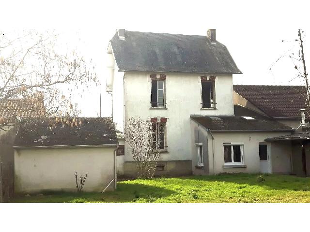 House&nbsp;for sale&nbsp;BUSSIÈRE-POITEVINE 87320 Haute-Vienne Limousin France: Lovely village house in need of refurbishment. Come and discover this house, nestled in the heart of the small town of Bussière-Poitevine. Just a stone's throw from essential amenities (bakery, small...