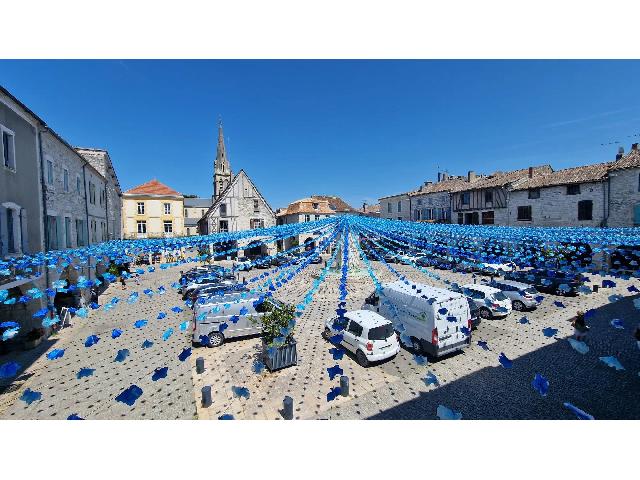 Gewerbe-Immobilie&nbsp;zu verkaufen in&nbsp;EYMET 24500 Dordogne Frankreich. Erstklassige Lage für eine Anlageimmobilie! Gelegen am zentralen Platz des beliebten Bastide-Städtchens Eymet, nur 25 Minuten südlich des Flughafens Bergerac. Dieses Gebäude befindet sich in beste...