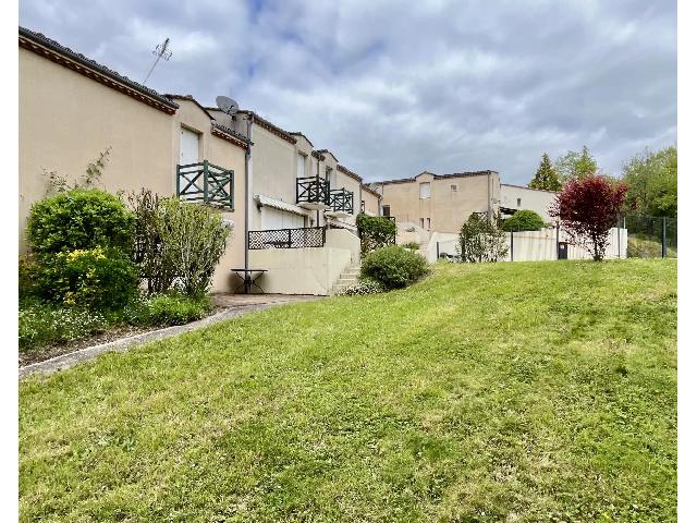 House&nbsp;for sale&nbsp;BOUTEILLES-SAINT-SÉBASTIEN 24320 Dordogne Aquitaine France: Ideal lock up and leave 2-bed property in a lovely green setting! EXCLUSIVE TO BEAUX VILLAGES! Cleverly arranged (holiday) home situated at a quiet location yet close to all amenities. Part of a co-pr...