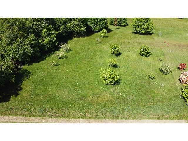 Bauland&nbsp;zu verkaufen in&nbsp;SAINT-AVIT 47350 Lot-et-Garonne Frankreich. Grundstück von 1800 qm. Baugrundstück – Traumhafte Lage in Lot-et-Garonne. EXKLUSIV MIT BEAUX VILLAGES! Nur 40 Minuten vom Flughafen Bergerac entfernt, ist dieses charmante Baugrundstück eines vo...