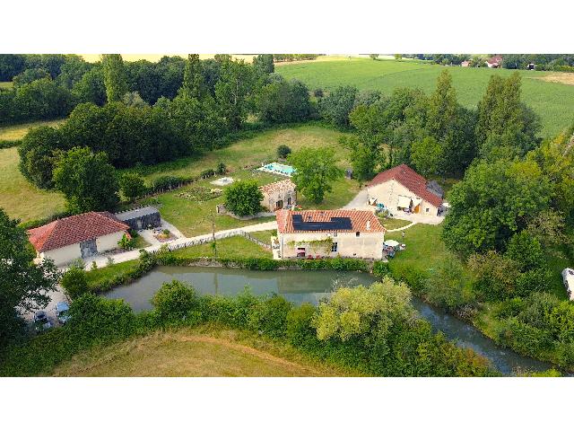 Guesthouses-Bed-&-Breakfast&nbsp;for sale&nbsp;RIBÉRAC 24600 Dordogne Aquitaine France: Charming Gite Complex in the Perigord Vert. Set in a peaceful location with countryside views all around, this beautifully restored estate offers a rare opportunity to own a substantial multi-dwelling...