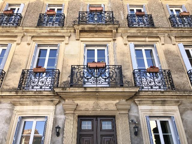 Gîtes/Chambres d'hôtes te koop in OLONZAC 34210 Hérault Languedoc Roussillon France: Prachtig gepresenteerd Maison de Maitre-huis in een populair Minervois-dorp. Of u nu op zoek bent naar een woning die inkomsten genereert of een ruime woning voor een groot gezin, dit landgoed biedt u...
