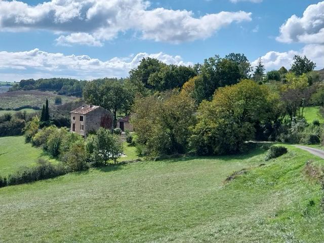 Huis te koop in CORDES-SUR-CIEL 81170 Tarn Midi-Pyrénées France: Een adembenemend uitzicht - Luxe woning met 3 slaapkamers en lift. Prachtig stenen landhuis met 3 slaapkamers en een prachtig uitzicht over het heuvellandschap. Gerenoveerd in 2012 tot een zeer hoge s...